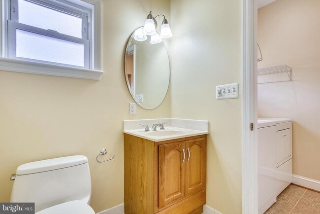 Building Photo - 119 N Peyton St