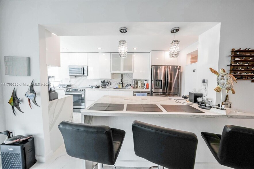 Building Photo - 18071 Biscayne Blvd