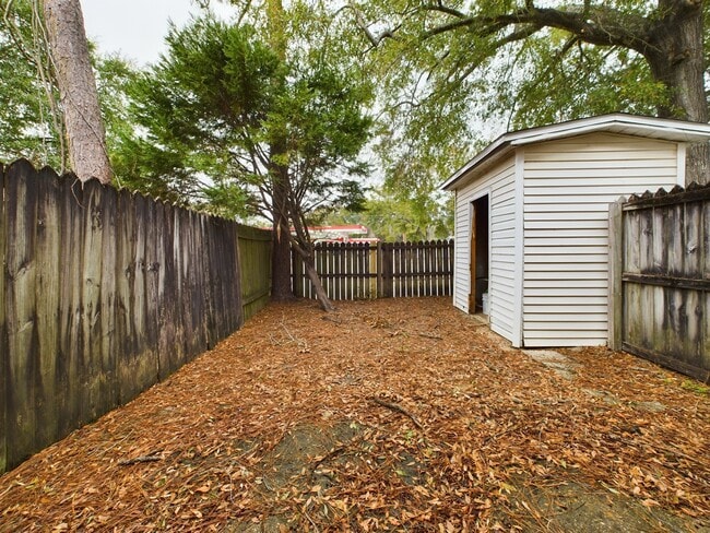 Building Photo - 3150 Belle Meade Dr