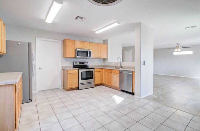 Building Photo - 5945 N 73rd Dr