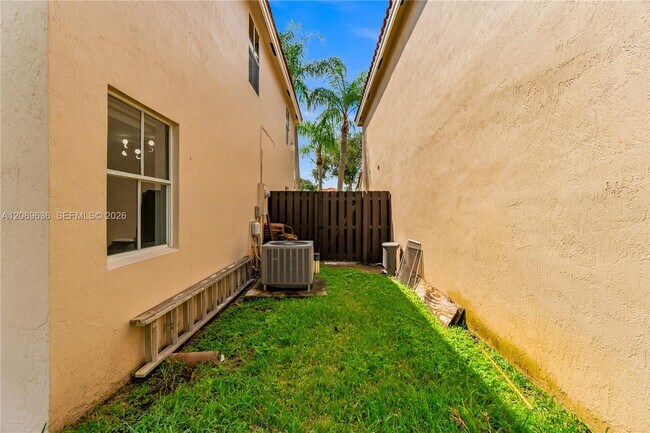 Building Photo - 8291 SW 44th Pl