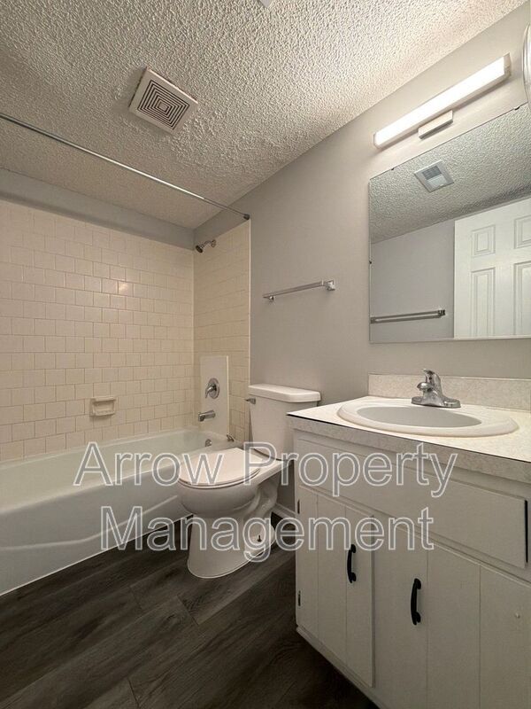 Building Photo - 729 H St