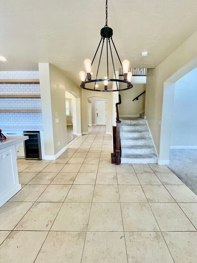 Building Photo - Beautiful Five Bedroom with Office in Desert Hills