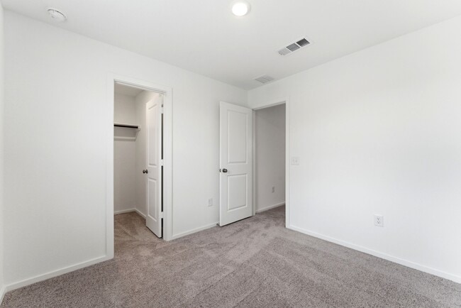 Building Photo - 26017 Hampshire Dr