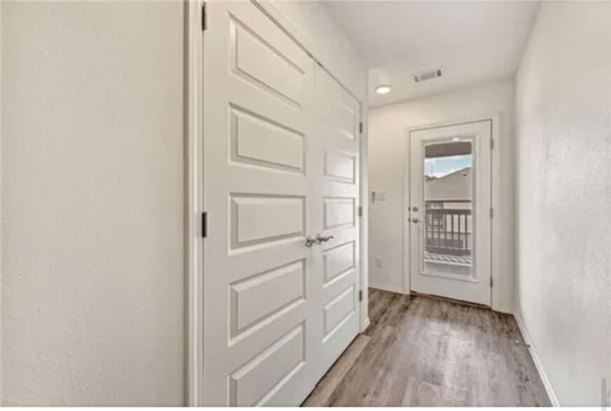 Building Photo - 872 S Benchmark Ln
