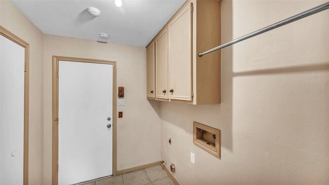 Building Photo - 10919 Paulwood Dr