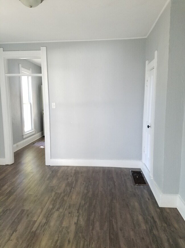 Building Photo - 618 Cottage Ave