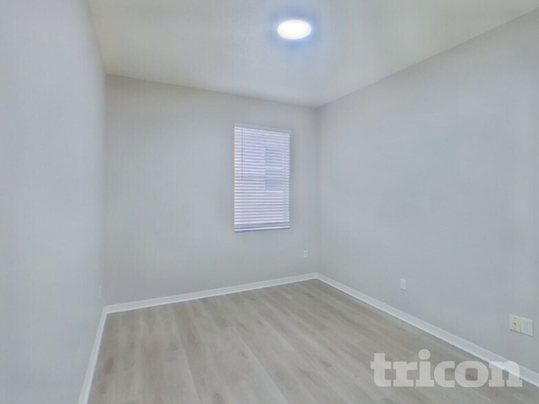 Building Photo - 420 Kings Path Dr