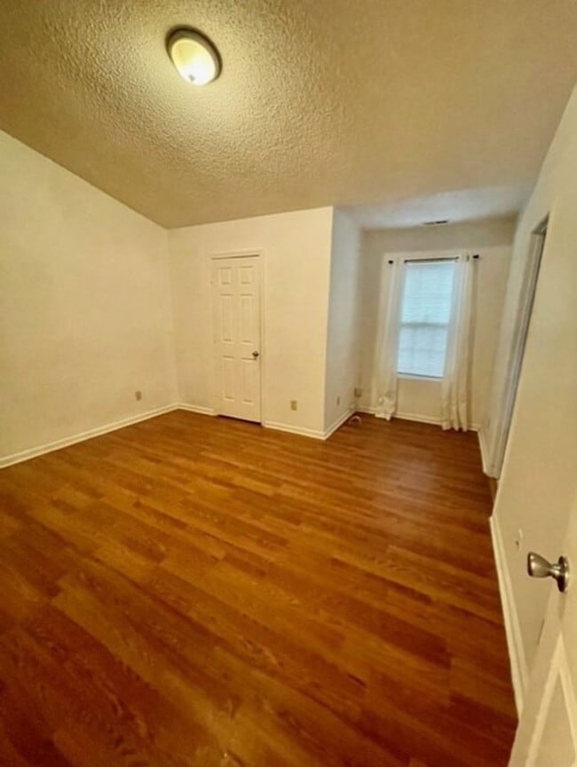 Building Photo - Adorable 3 bedroom 2 bath Ranch style home. Located in the Bridlewood community