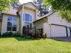 Building Photo - Spacious 4 Bed/2.5 Bath Home on Cul-De-Sac - NE Bend