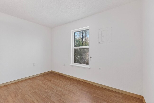 Building Photo - Rural South Valley 4 Bedroom  1.75 Bath 1256/sf