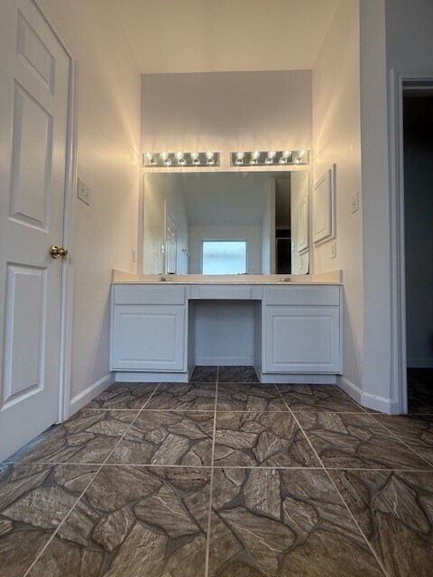 Building Photo - 2430 Glenholly Park Dr