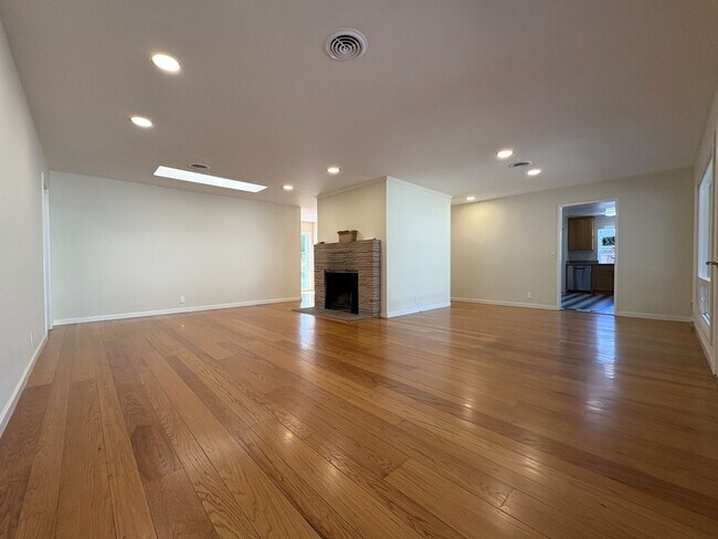 Building Photo - Charming 4-Bedroom Palo Alto Home with ADU...