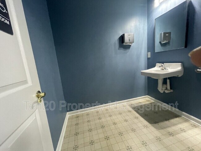 Building Photo - 4741 Armour Rd