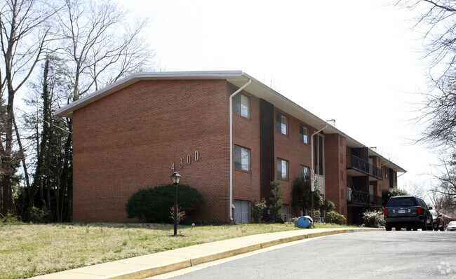 Primary Photo - Columbia Courts