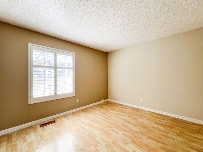 Building Photo - Charming 1 Bedroom, 1 Bath Rental with Pri...