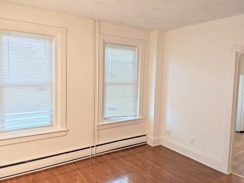 Building Photo - 612 E Morton St