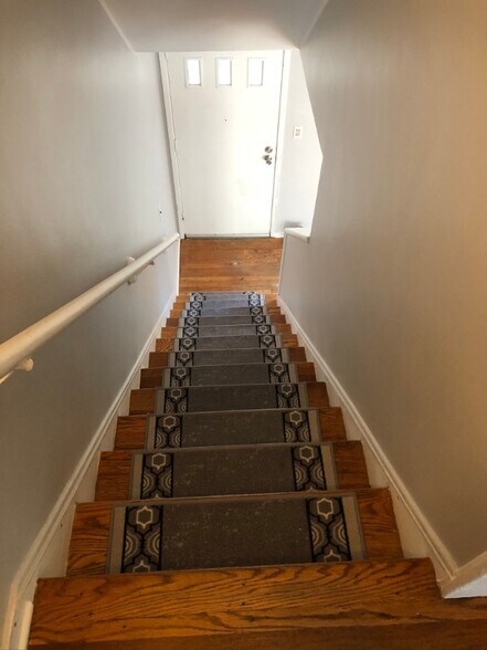 Building Photo - 20 Elmhurst Cir