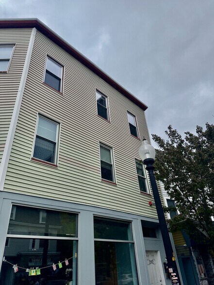 Building Photo - 1190 Cambridge St