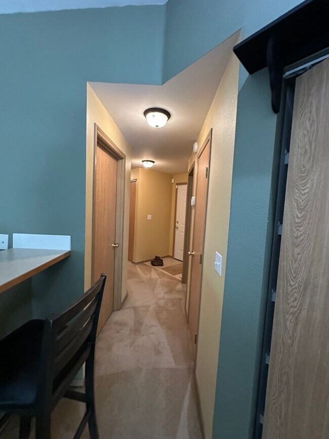 Building Photo - 3 BedRoom , 2 Bathroom , 2 Car Garage , AC