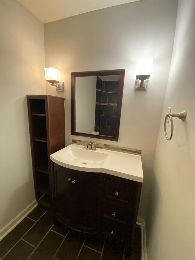 Building Photo - 7076 Wickshire Cove W