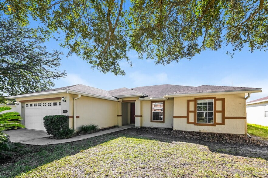 Primary Photo - 9016 Redtail Dr