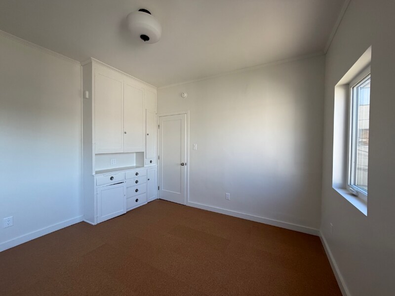 Building Photo - 1086 W Kensington Rd