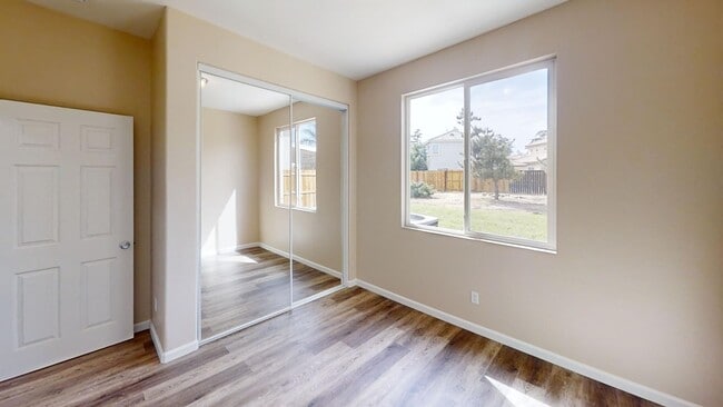 Building Photo - Beautiful Newly Upgraded 4 bedroom 3 bathr...
