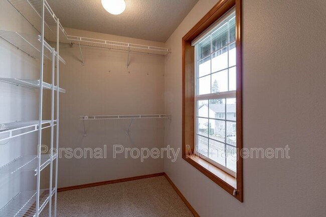 Building Photo - 9309 NE 30th Ave
