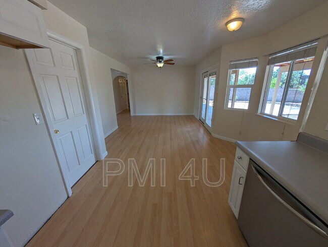 Building Photo - 4225 Penelope Pl NE