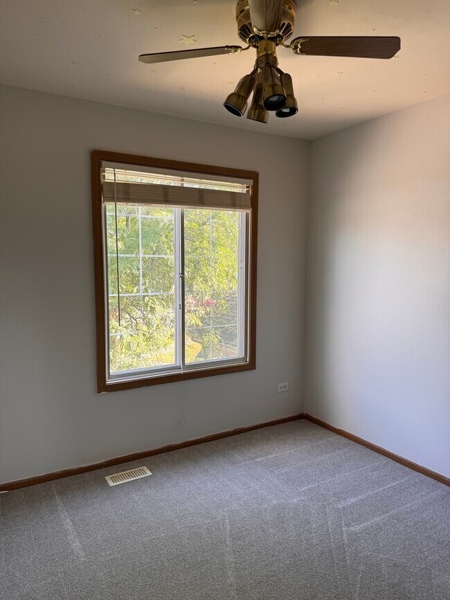 Building Photo - 1327 Andover Dr