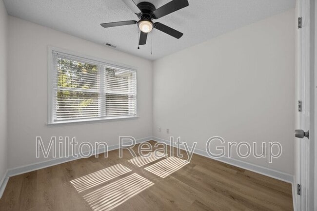Building Photo - 107 Laura Ln