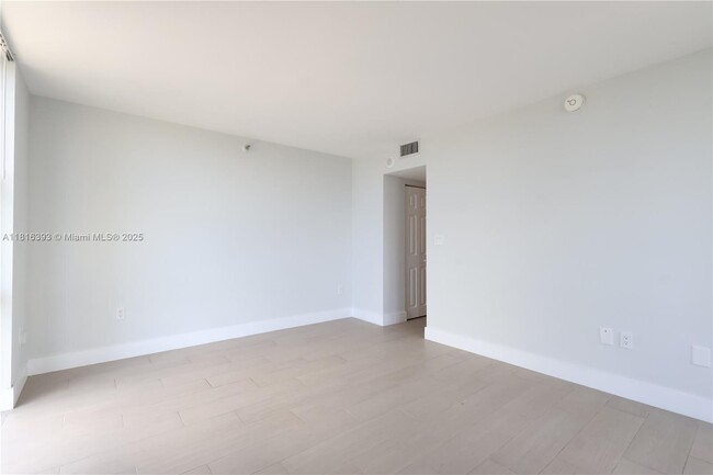 Building Photo - 20515 E Country Club Dr