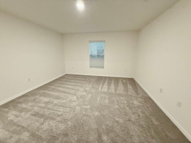 Building Photo - **Move-In-Special** Brand New 4-Bedroom Home in Poinciana – Available Now!