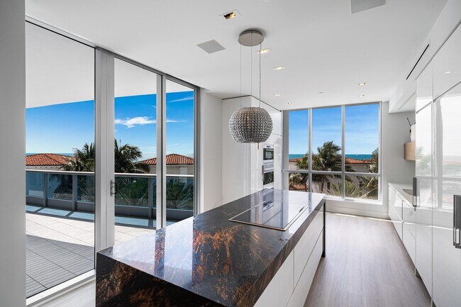 Building Photo - 5959 Collins Ave