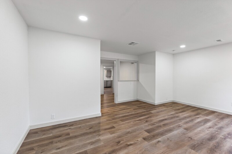 Building Photo - 4407 S Ocheltree St