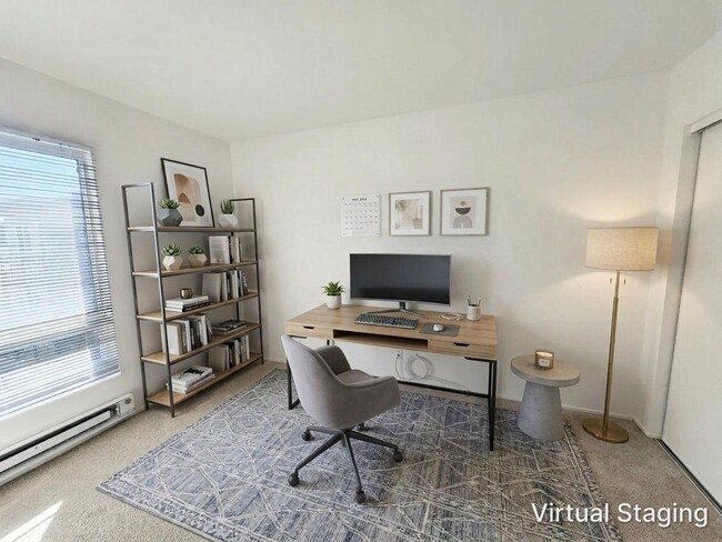 Building Photo - Top floor large 2 bed 2 bath open views at Woodlake