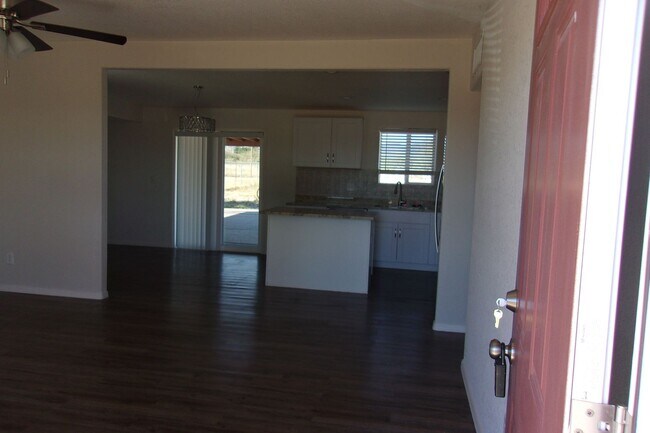 Building Photo - Great home in with great mountain views.