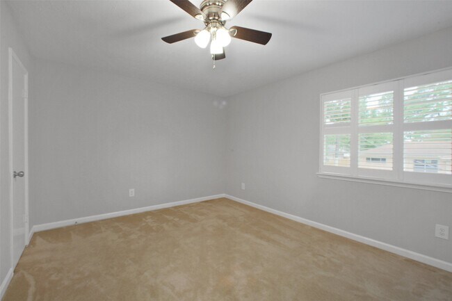 Building Photo - 15815 Baytree Dr