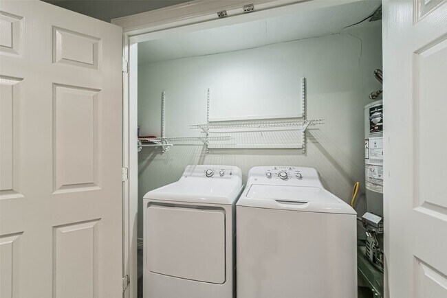 Building Photo - 4702 Maple St