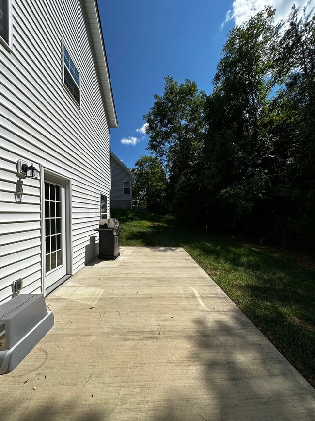 Building Photo - Spacious 3 Bedroom, 3.5bath in central Joh...