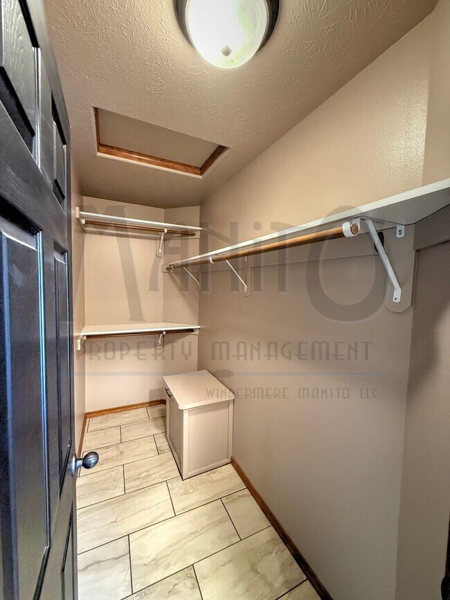 Building Photo - Sprawling Mead Home