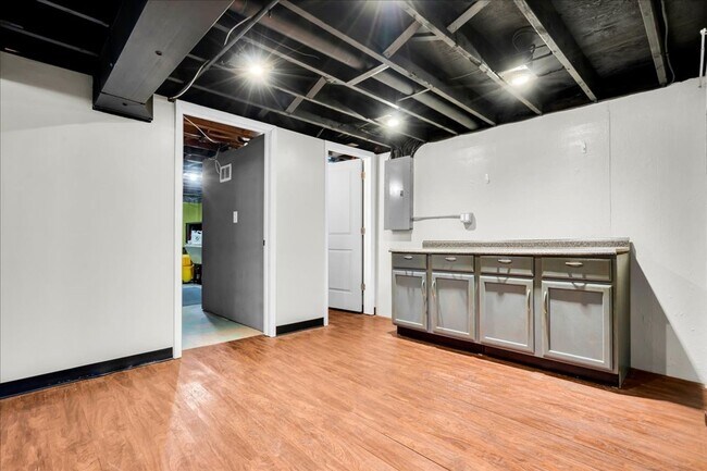 Building Photo - Charming Madison Heights Home with Garage and Fenced Yard