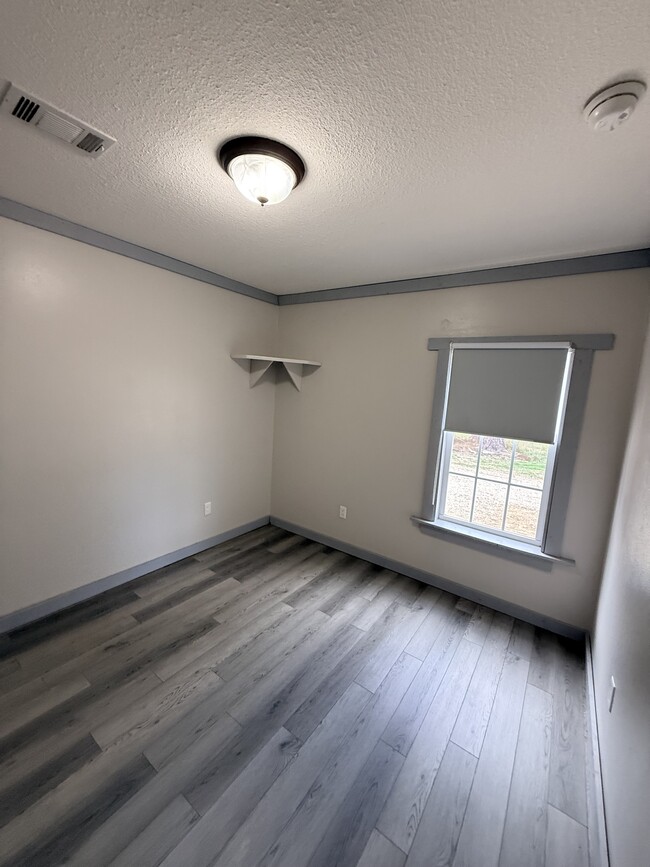 Building Photo - 11188 E Nickens Rd