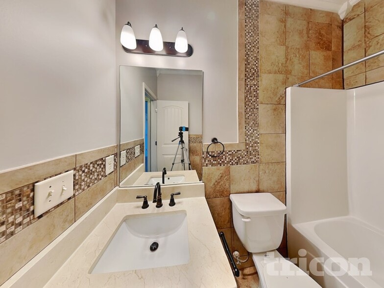 Building Photo - 21 Howard Ave