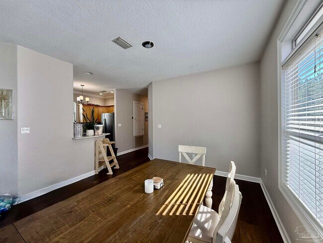 Building Photo - 1313 E Strong St