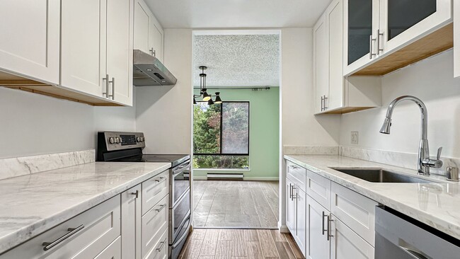 Building Photo - Exceptionally Renovated Corner Apartment at Watergate!