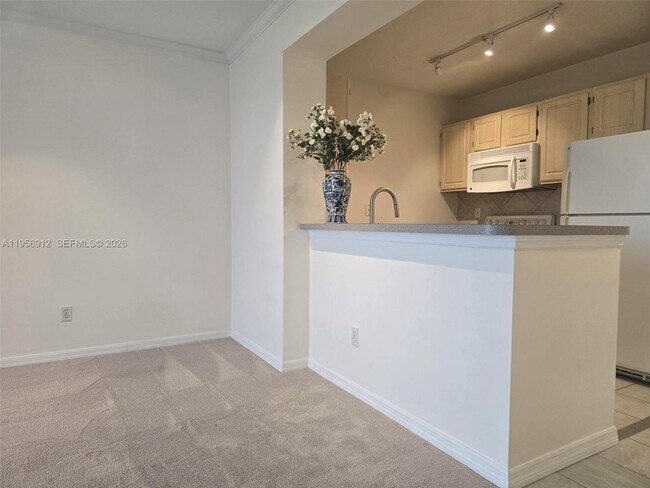 Building Photo - 2665 SW 37th Ave