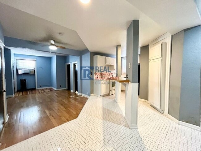 Building Photo - 215 E 11th Ave