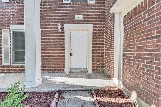 Building Photo - 3600 Cheyenne St